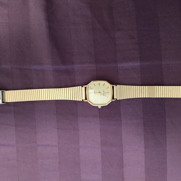 Delvina Quartz Watch - Picture 3 of 6